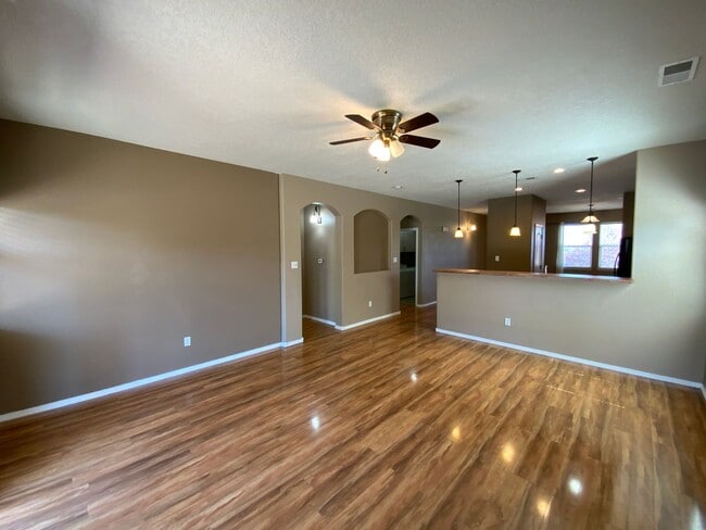 Building Photo - 3 Bedroom Single Story Home Available Near...