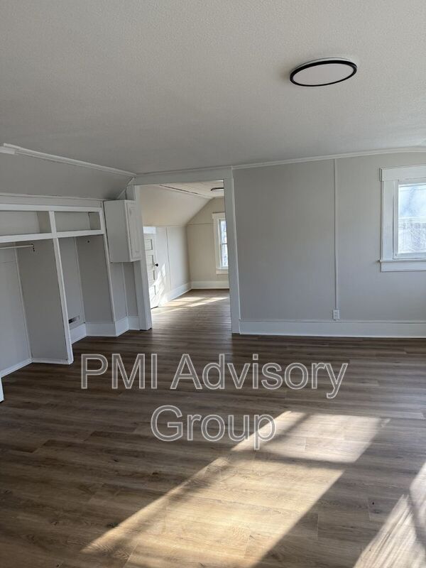 Building Photo - 1275 SW Mulvane St