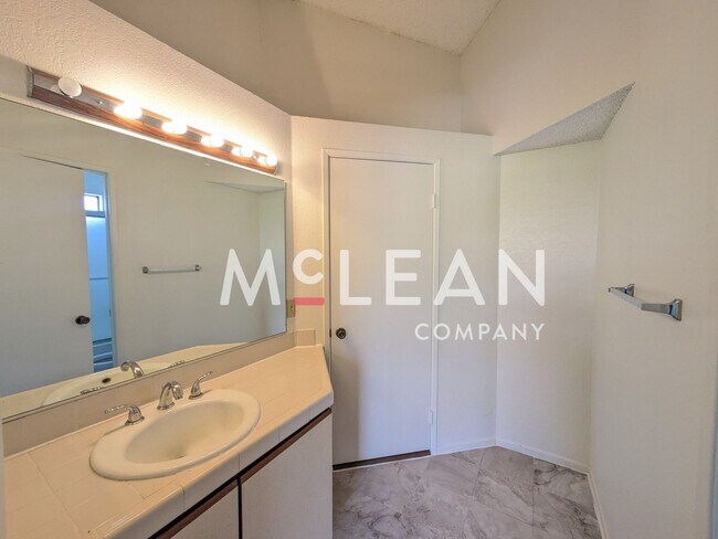 Building Photo - Charming 3-Bedroom Home for Lease in Cathe...