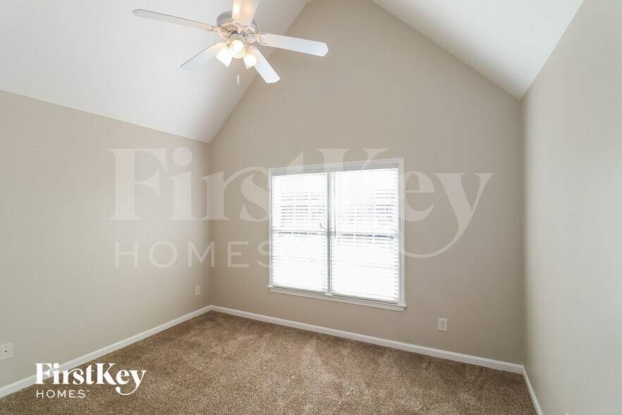 Building Photo - 2102 Shin Ct NE