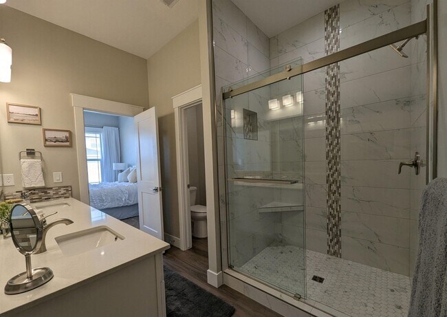 Building Photo - Low-Maintenance Luxury on One Level - new home Star, ID