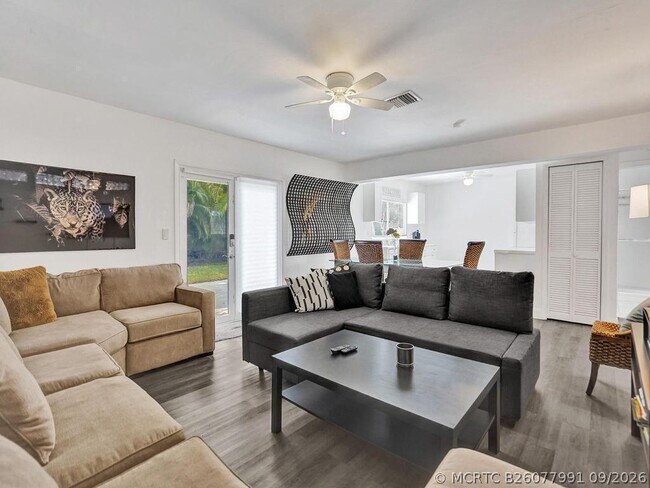 Building Photo - 4422 Sea Grape Dr