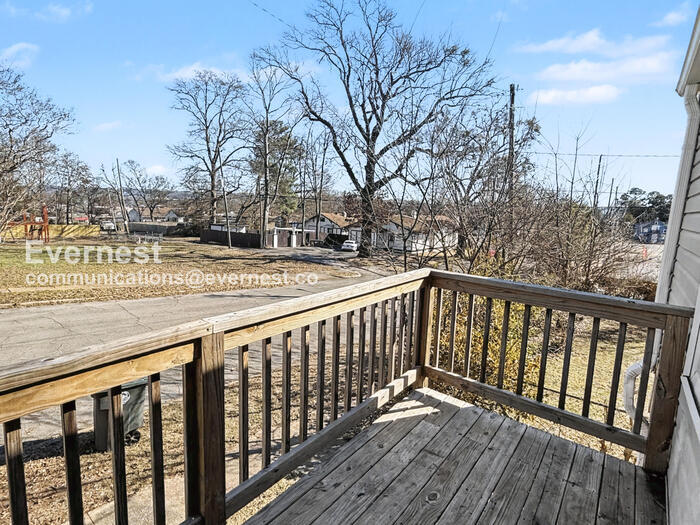 Building Photo - 1701 4th Ave W