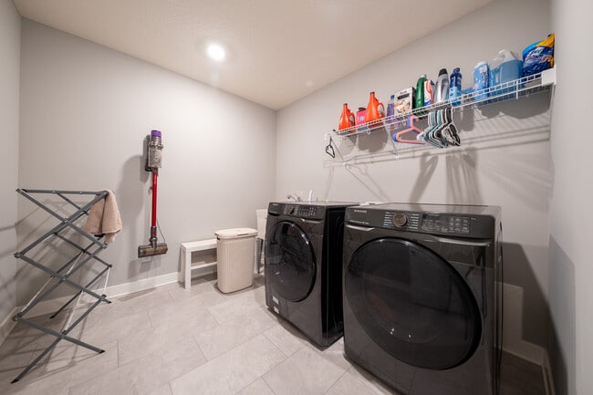 Building Photo - 8380 Abercrombie Ln