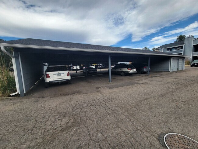 Building Photo - Fresh Boulder 1 Bedroom Condo for Rent with Pool, Tennis and Fitness Center in Hunter Creek