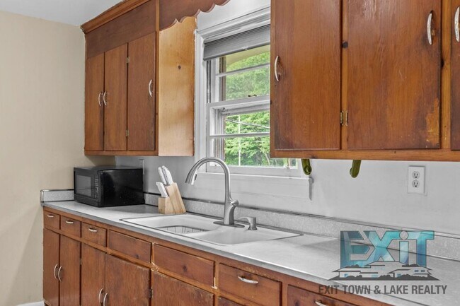 Building Photo - Charming 3BR Home in Jarratt - Convenient Location Near I-95