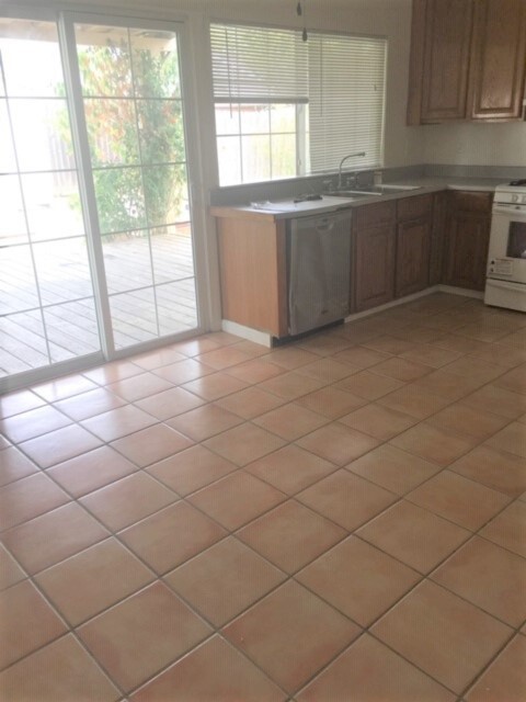 Building Photo - 3 Bedrooms, 2 Bathrooms- Plus 1bd 1ba Stud...