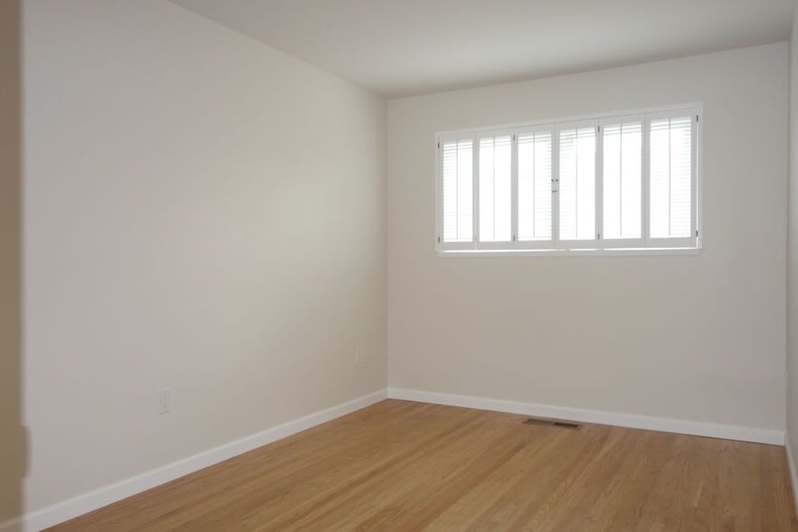 Building Photo - 609 Maureen Ln