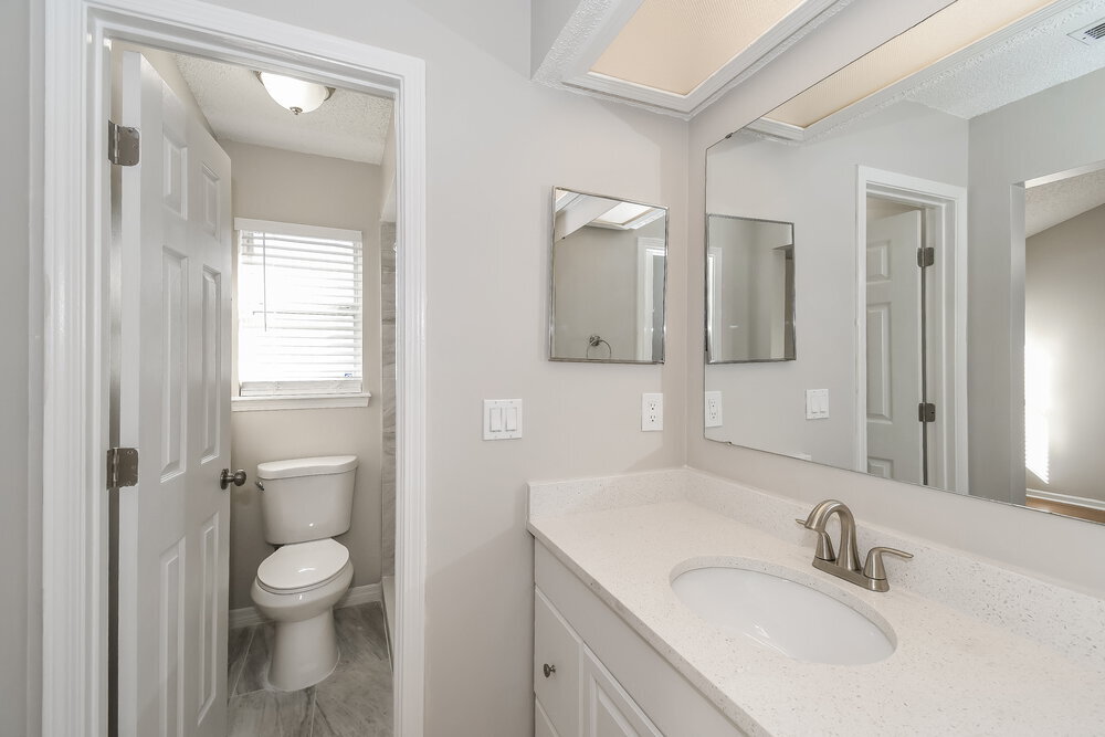 Building Photo - 8442 Sugartree Dr