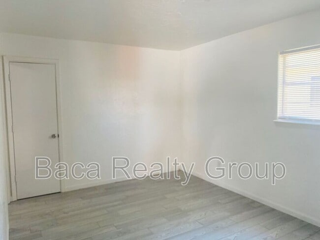 Building Photo - 305 S Fifth Street