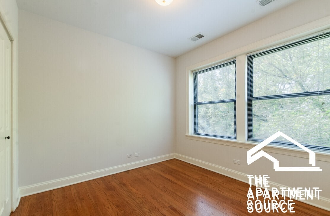 Building Photo - 3433 N Lakewood Ave