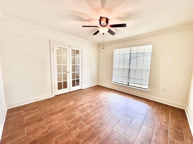 Building Photo - 5016 Five Frks Dr