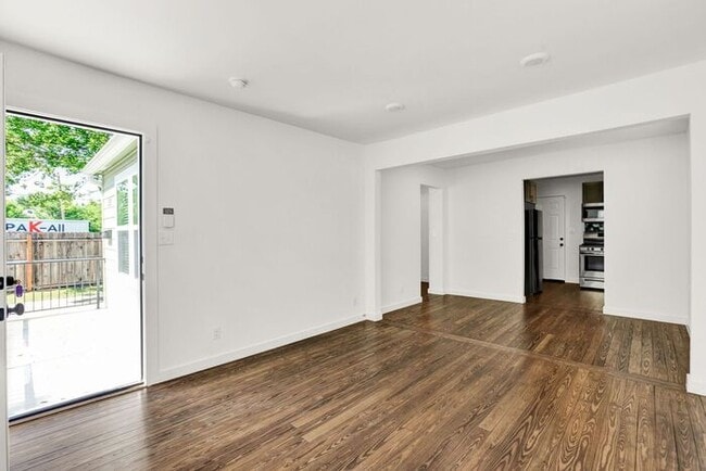 Building Photo - Charming 2 Bed / 1 Bath Home – Convenient ...