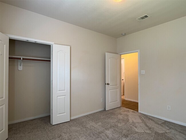 Building Photo - 15214 Bartlett Landing Dr