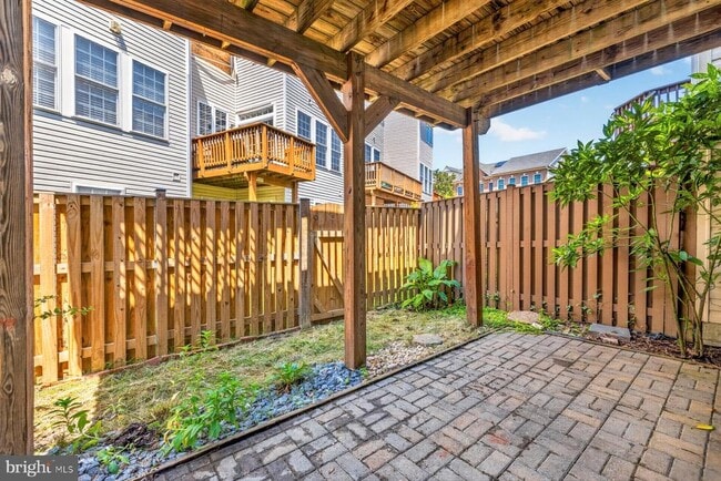 Building Photo - 2495 Cheyenne Dr