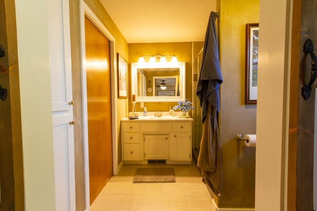 Building Photo - MODERN COMFORT & OPEN LAYOUT 3 BEDROOM SIN...