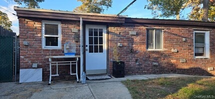 Building Photo - 35 Cedarhurst Ave