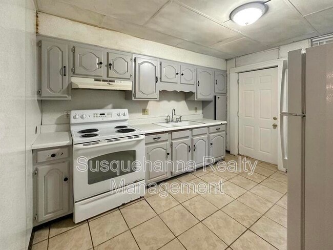 Building Photo - 337 S 15th St