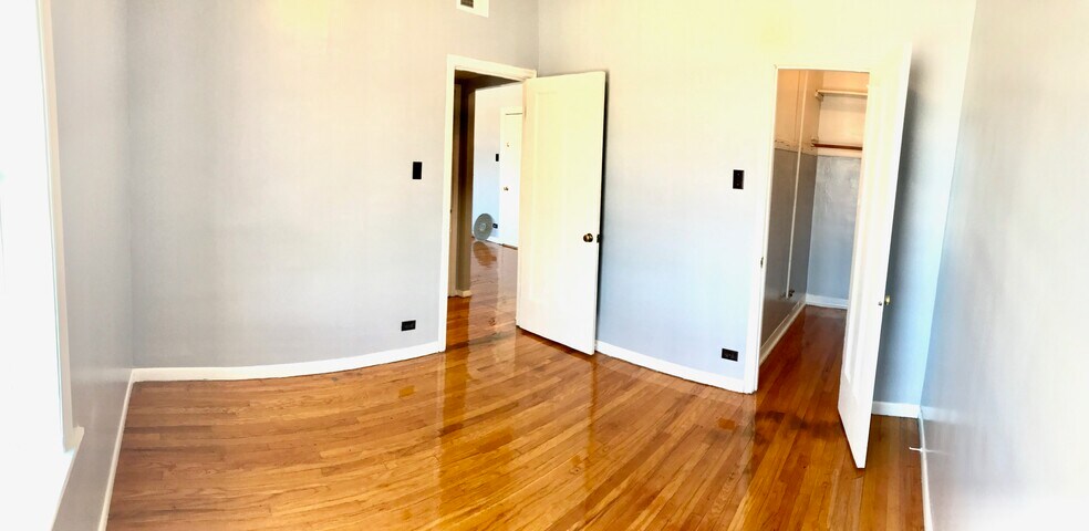 Building Photo - 4355 S Sawyer Ave