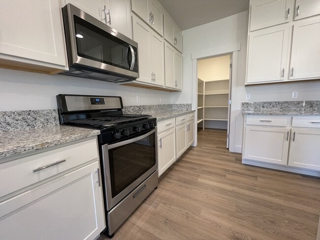 Building Photo - Beautiful 4 Bedroom, 3.5 Bathroom Home in Prescott Ranch!