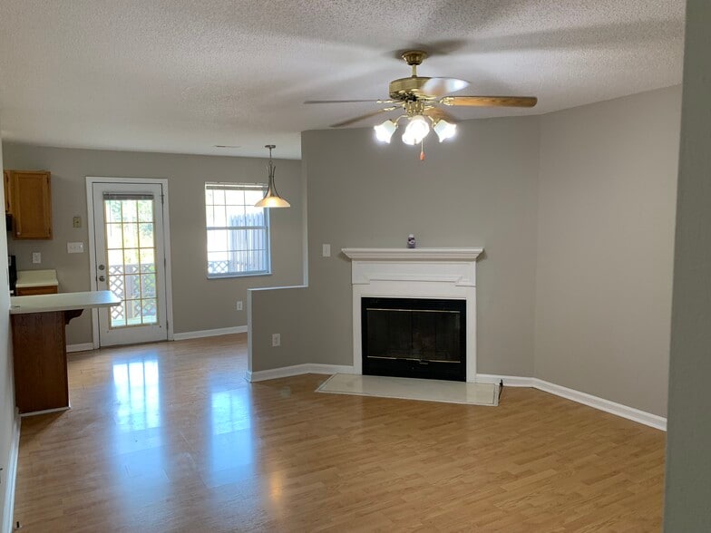 Building Photo - 1046 Blinken St