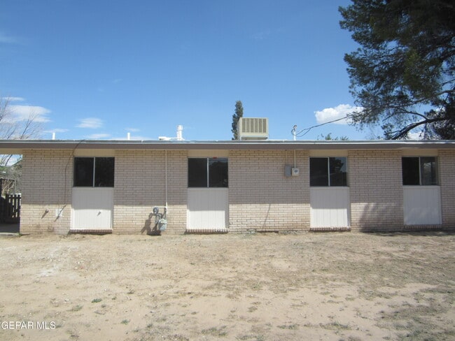 Building Photo - 305 Corvena Way