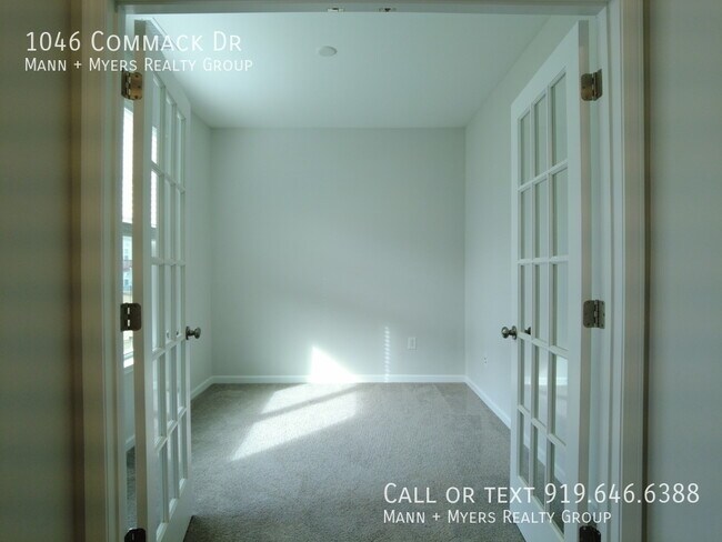 Building Photo - 1046 Commack Dr