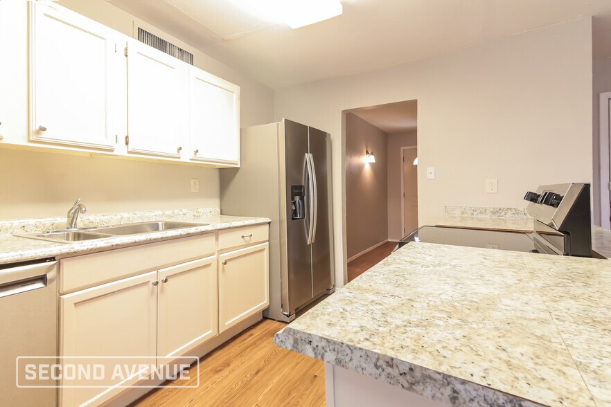 Building Photo - 416 Woodcrest Way