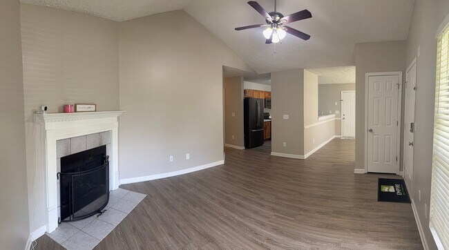 Building Photo - Immaculately Clean 3Bed/2Bath home for lease in Jonesboro