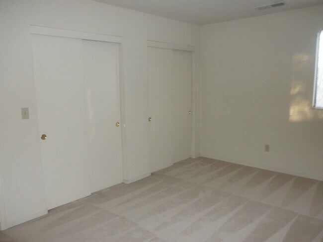 Building Photo - 3 bedroom/2.5 bath in Lake Wildwood, Penn ...