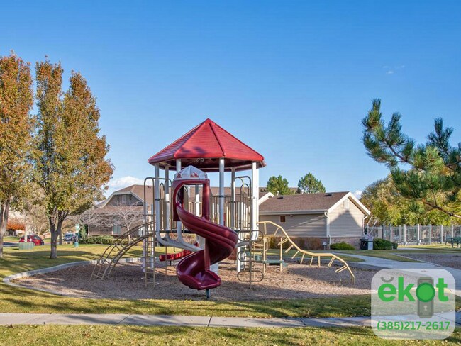 Building Photo - 8176 N Cedar Springs Rd