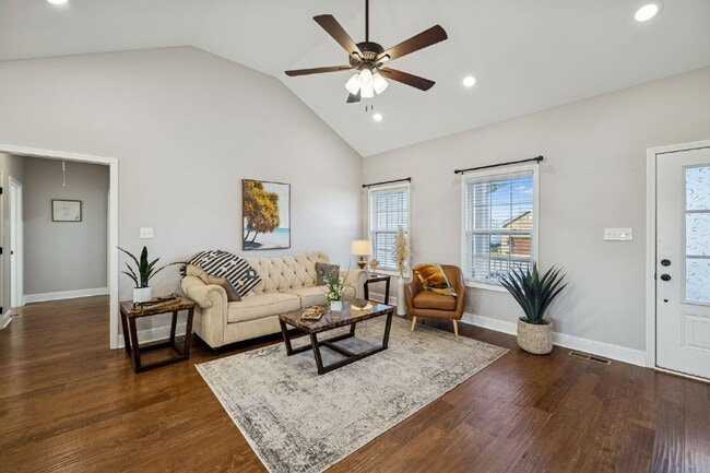 Building Photo - Quiet cut-de-sac living with country views!