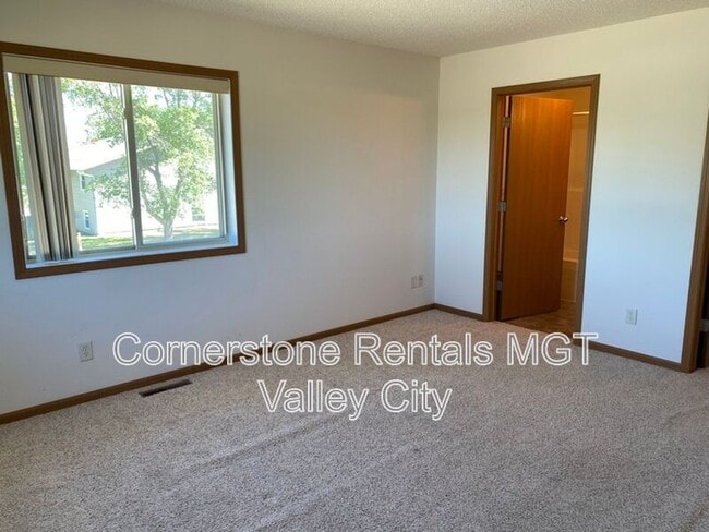 Building Photo - 508 10th Ave SE