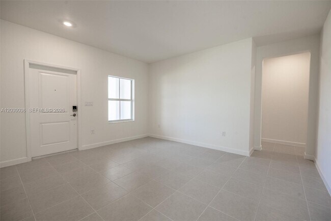 Building Photo - 2485 SE 29th Dr