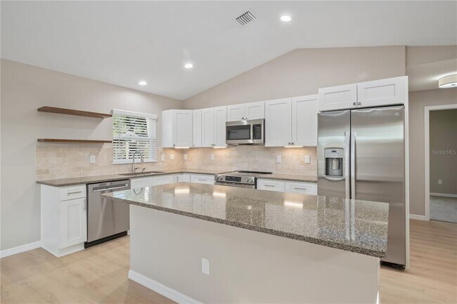 Building Photo - 519 SW 19th Ave