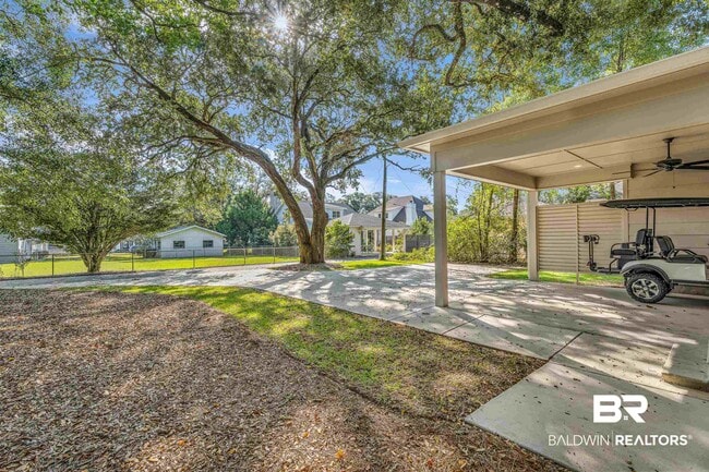 Building Photo - 357 Azalea St