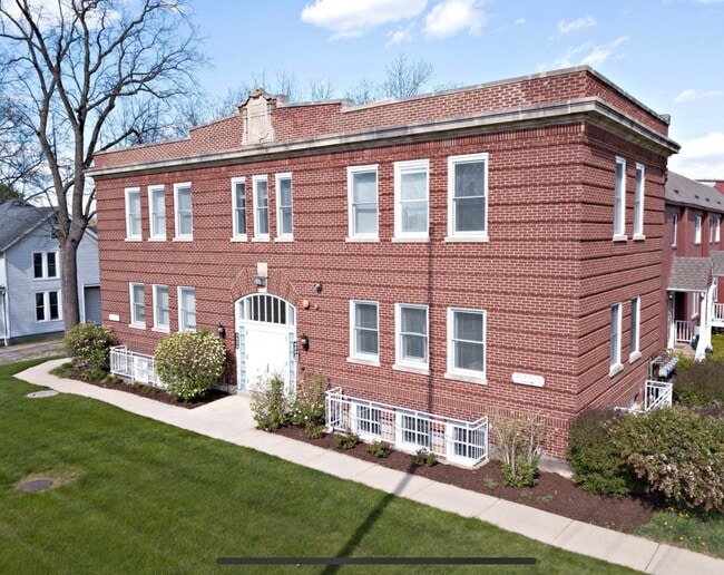 Building Photo - 408 N Madison St