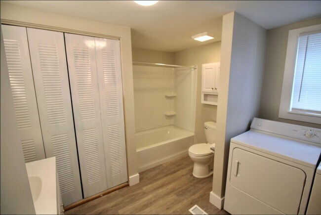 Building Photo - 2 Bed / 1 Bath Single-Family Home – N. Gaines Township