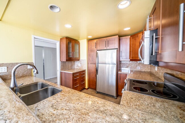 Kitchen - 2160 Century Park E