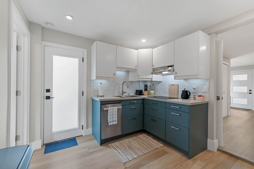 Building Photo - 228 E Harding St