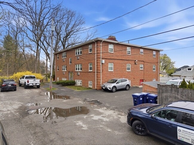 Building Photo - 11 Schubert St