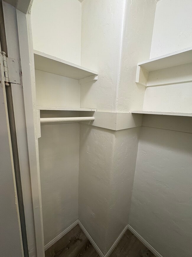 Building Photo - Gaylord Building