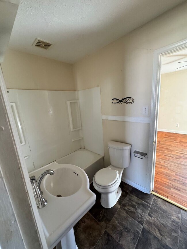 Building Photo - 132 Woodland Ave