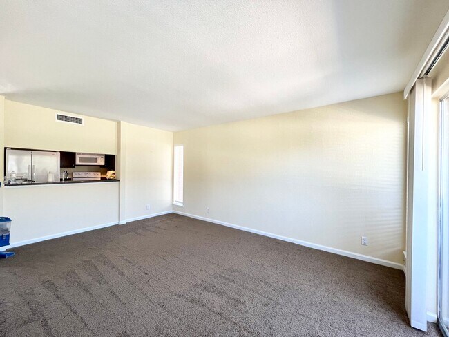 Building Photo - COMING SOON !!! CHARMING 1BD/1BA CONDO IN LAS VEGAS COUNTRY CLUB!
