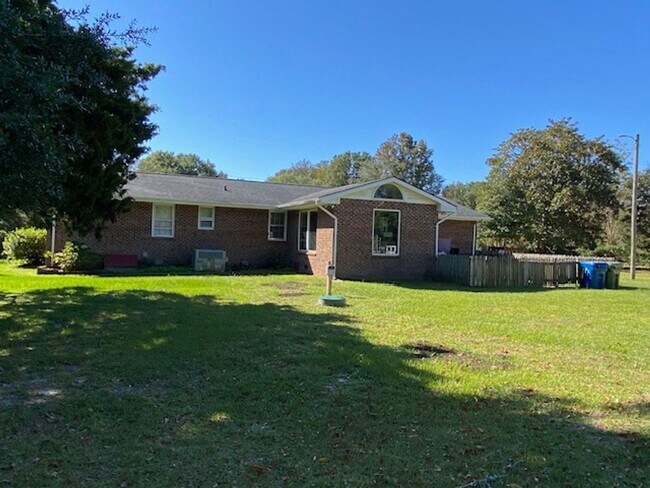 Building Photo - Christmas Move-In Special!! $500 off first month's rent