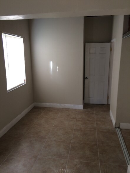 Building Photo - 3701 SW 48th Ave