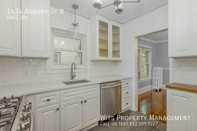 Building Photo - 1434 Asbury St N
