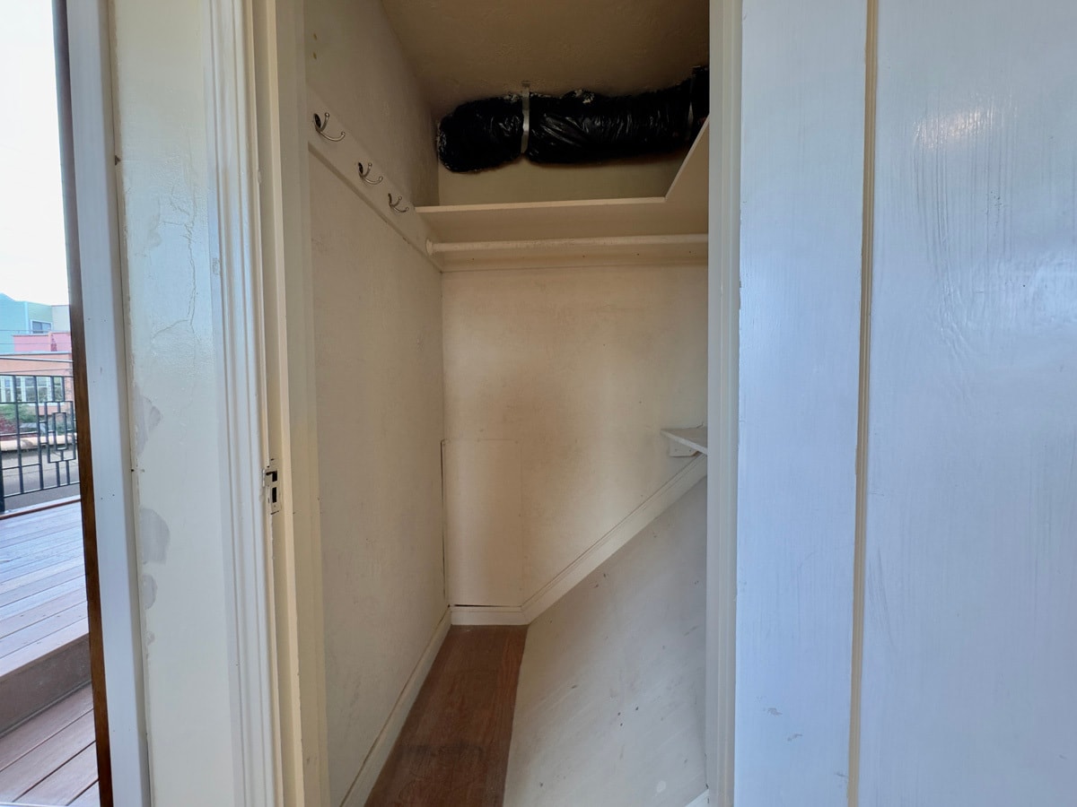 Building Photo - 645 Jean St