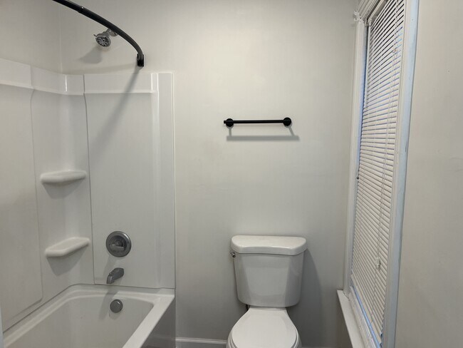 Building Photo - 314 Main St