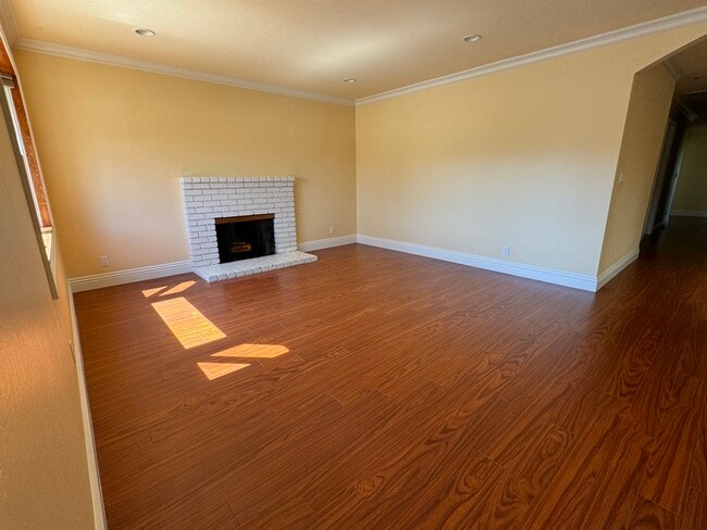 Building Photo - 6003 Prospect Rd